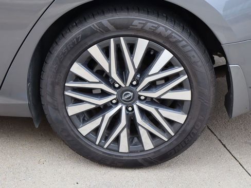 Used 2024 Nissan Altima 2.5 SV FWD image 26