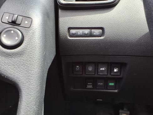 Used 2019 Nissan Rogue SV AWD/4WD image 14