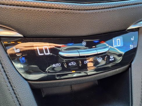 Used 2022 Cadillac XT5 Sportv w/ Technology Package image 23