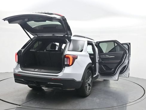 Certified 2026 Ford Explorer ST-Line w/ ST-Line Street Pack RWD image 42