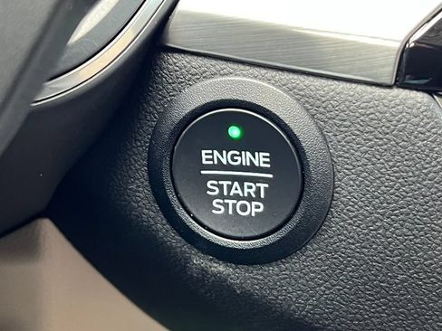 Certified 2022 Ford Escape Titanium FWD image 31