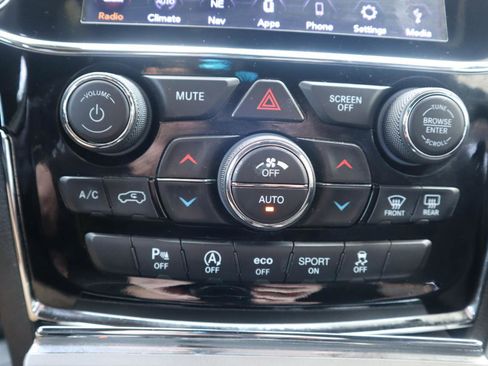 Used 2019 Jeep Grand Cherokee Laredo w/ 18" Wheel & 8.4" Radio Group image 80