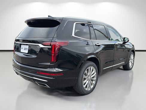 Used 2023 Cadillac XT6 Premium Luxury image 3