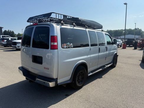 Used 2017 GMC Savana 2500 RWD image 6