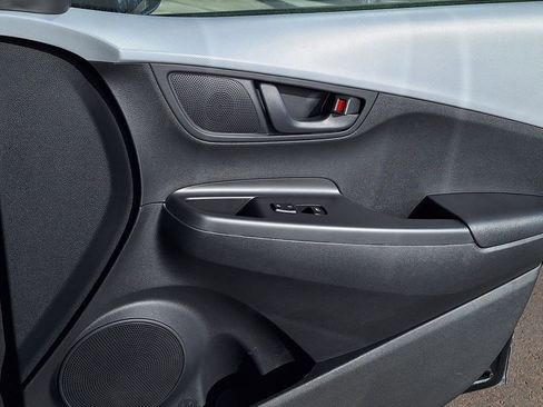 Used 2018 Hyundai Kona SE image 25