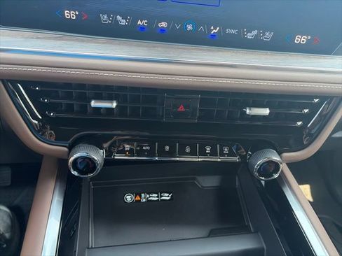 New 2026 Chevrolet Tahoe High Country AWD/4WD image 23