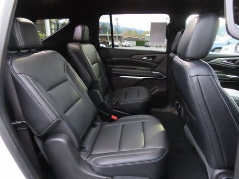 Used 2025 Chevrolet Traverse LT AWD/4WD image 35