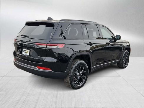 New 2026 Jeep Grand Cherokee Altitude image 8