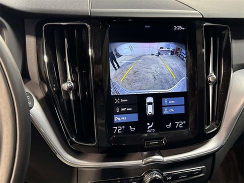 Used 2021 Volvo XC60 T5 Momentum w/ Advanced Package image 19