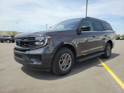 Used 2025 Ford Expedition Active RWD image 2
