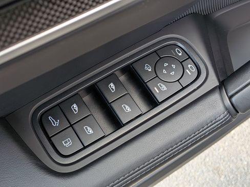 Certified 2025 Porsche Cayenne Coupe AWD/4WD image 15