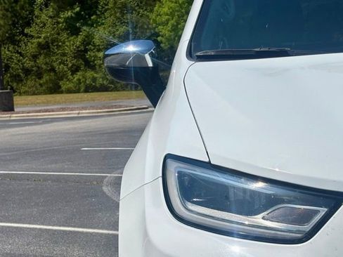 Used 2023 Chrysler Pacifica Limited image 13