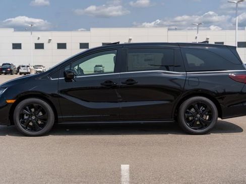 Used 2023 Honda Odyssey Sport image 4