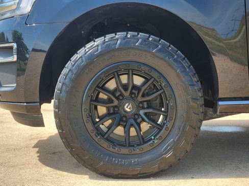Used 2023 Ford Expedition Platinum AWD/4WD image 14