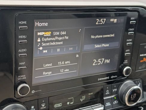 Used 2022 Toyota Highlander XLE FWD image 19