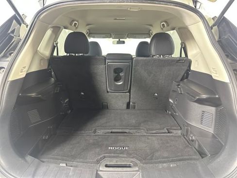 Used 2017 Nissan Rogue SV image 26