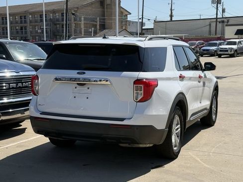 Used 2021 Ford Explorer XLT RWD image 4