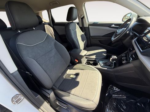 Used 2024 Volkswagen Taos SE image 19