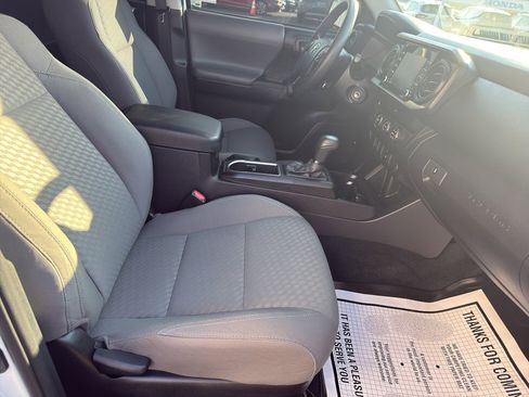 Used 2020 Toyota Tacoma SR image 18