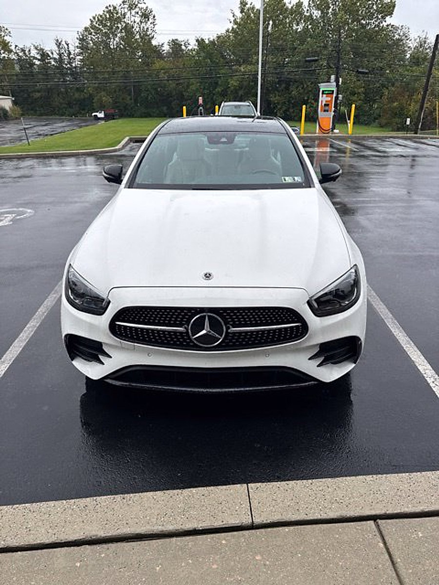 Used 2023 Mercedes-Benz E 350 4MATIC Sedan image 5