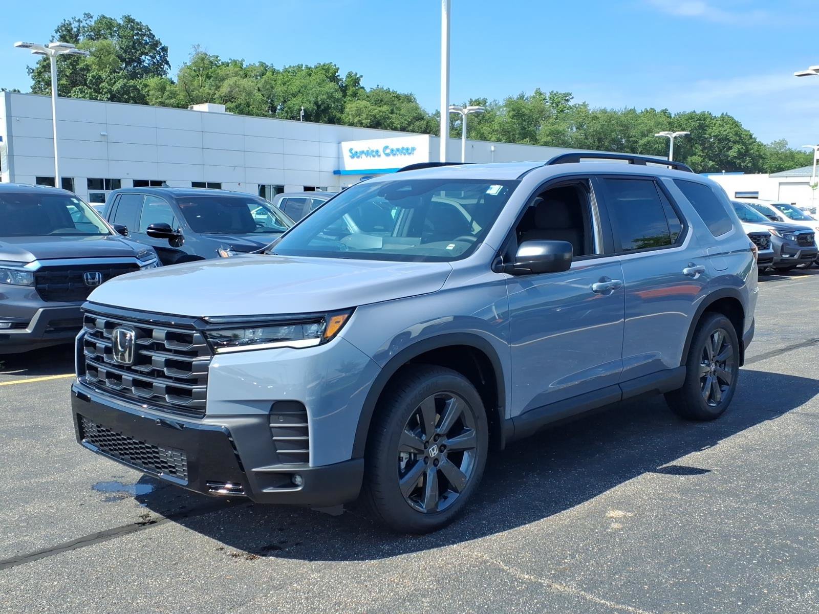 New 2026 Honda Pilot Sport image 3