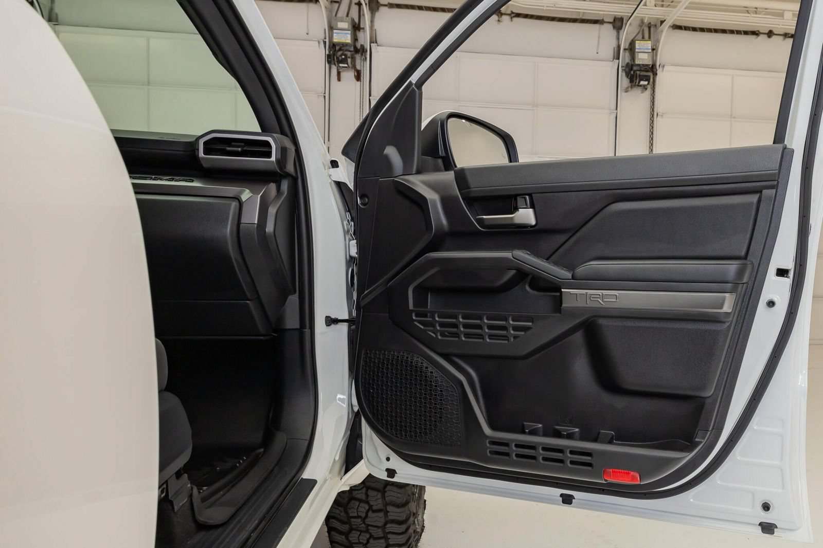 Used 2025 Toyota Tacoma TRD Off-Road AWD/4WD image 41