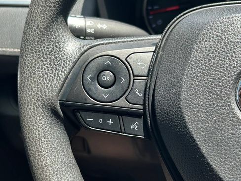 Certified 2022 Toyota RAV4 XLE FWD image 33