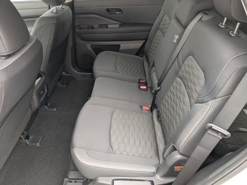 New 2025 Nissan Pathfinder SV image 15