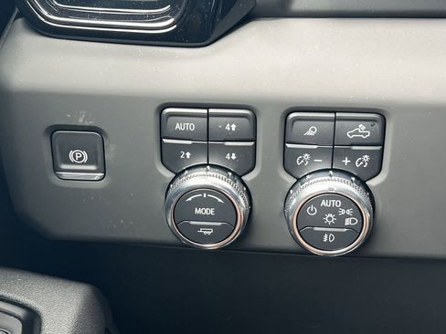 New 2025 GMC Sierra 1500 AT4 w/ Technology Package image 11