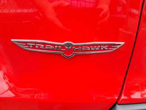 Used 2019 Jeep Cherokee Trailhawk w/ Comfort & Convenience Group AWD/4WD image 11