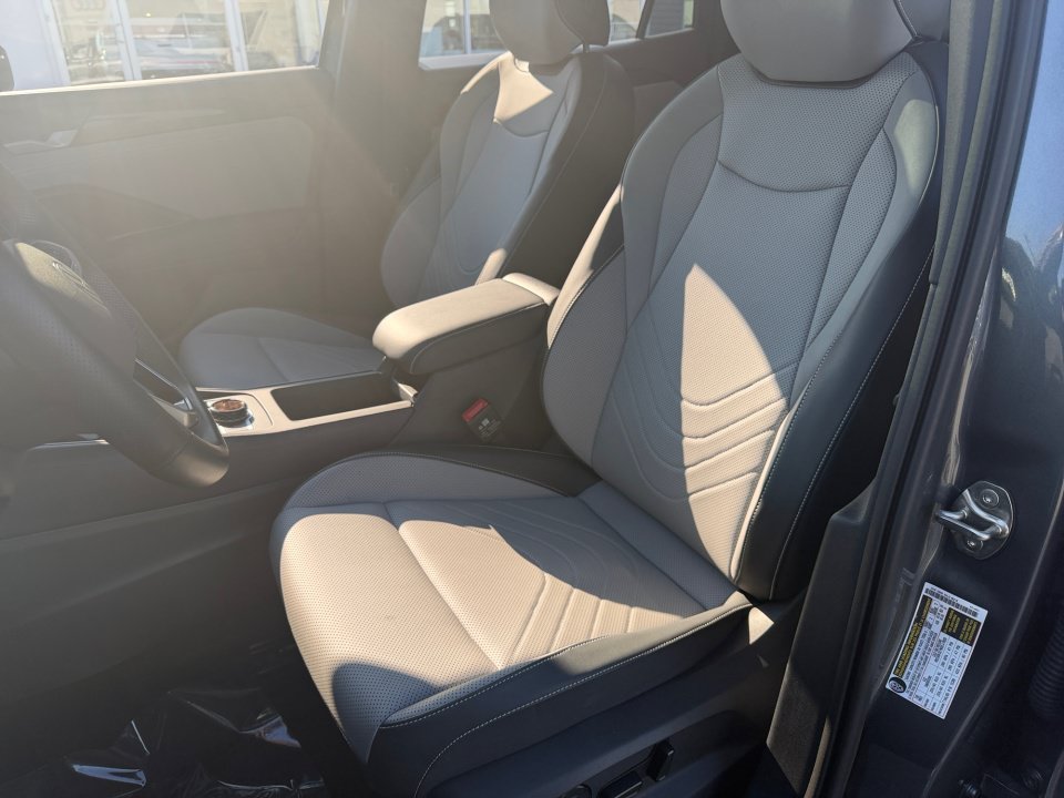 Certified 2026 Volkswagen Tiguan SE R-Line FWD image 30