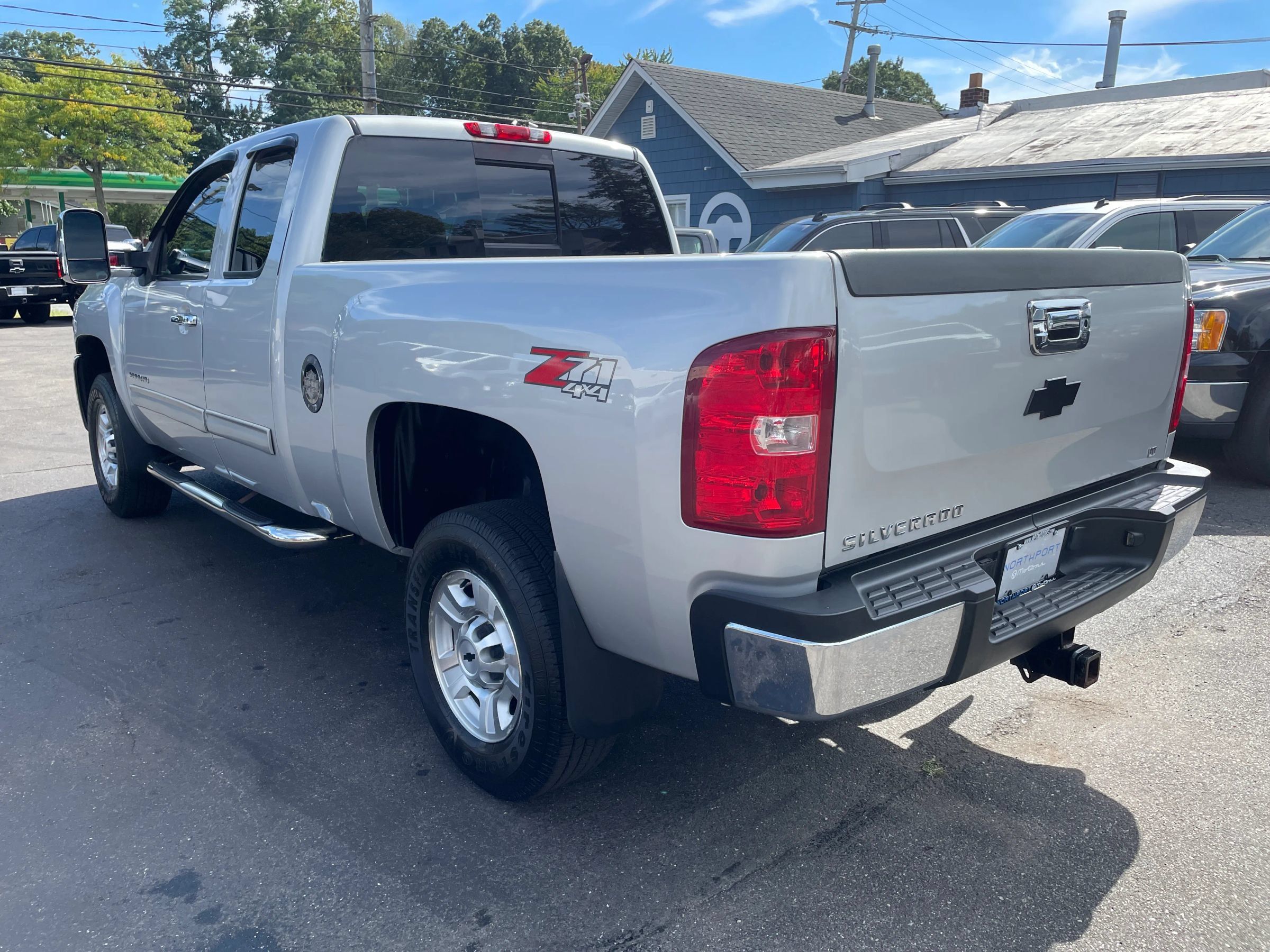 Used 2010 Chevrolet Silverado 2500 LT w/ Interior Plus Package AWD/4WD image 3