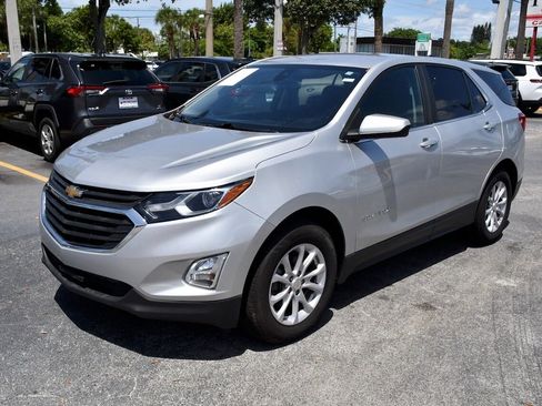Used 2021 Chevrolet Equinox LT w/ Driver Convenience Package image 3