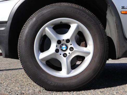 Used 2002 BMW X5 3.0i image 13