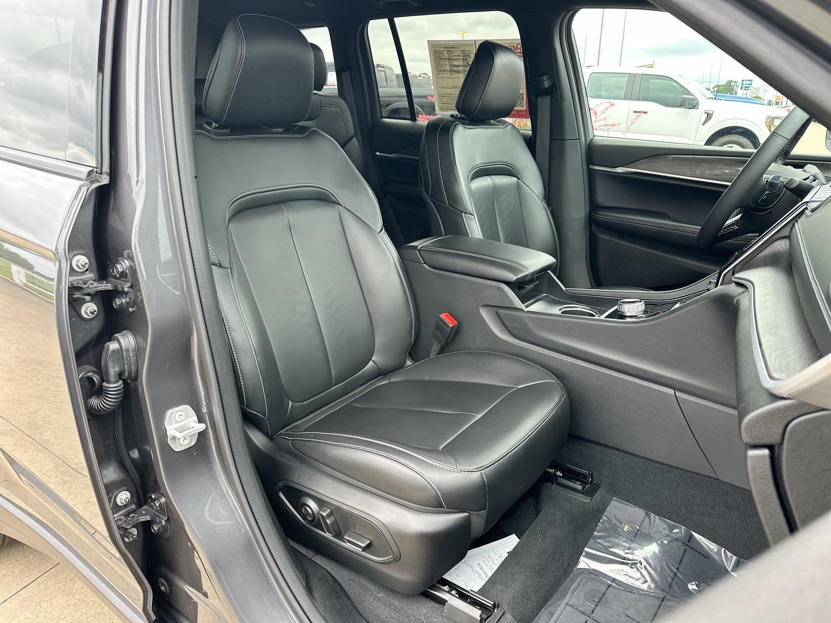 Used 2025 Jeep Grand Cherokee Limited RWD image 24