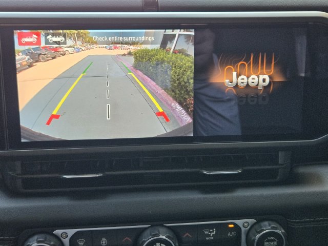 Certified 2024 Jeep Wrangler Unlimited Sahara w/ Technology Group AWD/4WD image 22