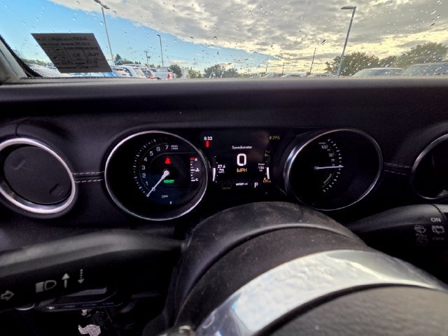 Used 2022 Jeep Wrangler Unlimited Sahara w/ Cold Weather Group AWD/4WD image 4