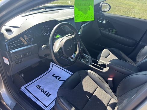 Certified 2022 Kia Niro LXS image 9