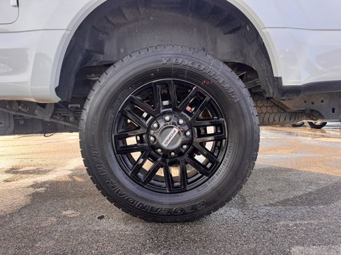 Used 2021 Ford F350 Lariat image 18