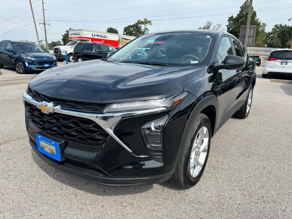 Used 2025 Chevrolet Trax LS w/ LS Convenience Package FWD image 8