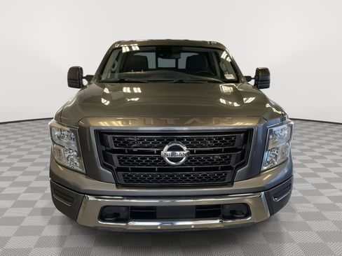 Used 2021 Nissan Titan SV w/ SV Convenience Package image 3