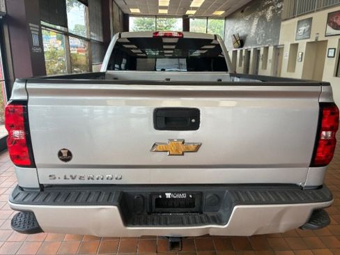 Used 2018 Chevrolet Silverado 1500 Custom w/ Custom Value Package RWD image 12