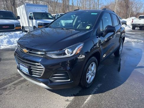 Certified 2022 Chevrolet Trax LT w/ LT Convenience Package AWD/4WD image 1