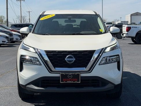 Used 2023 Nissan Rogue SV image 10