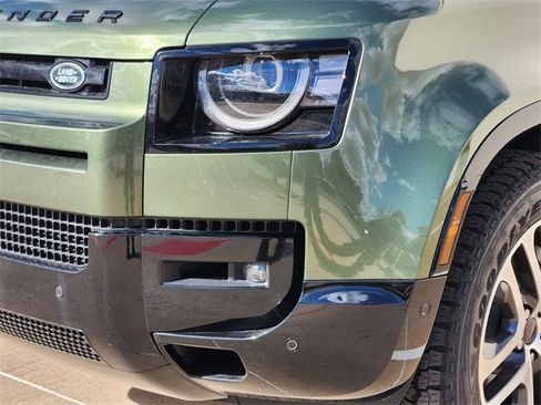 New 2026 Land Rover Defender 110 X-Dynamic SE image 5