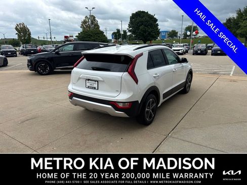 Used 2025 Kia Niro EX FWD image 5