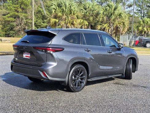 Certified 2025 Toyota Highlander Limited image 5