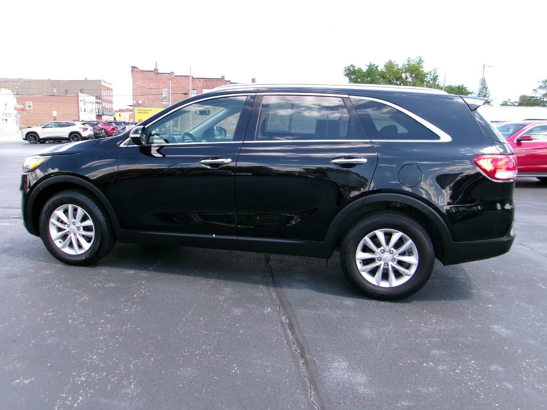 Used 2018 Kia Sorento FWD image 2