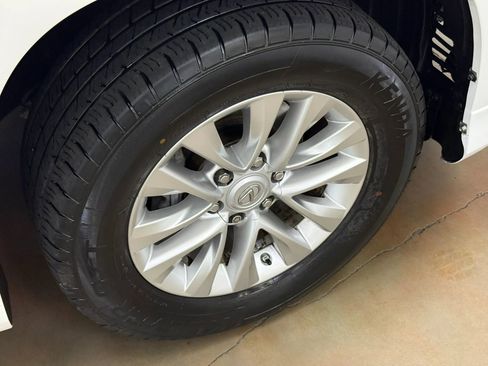 Used 2015 Lexus GX 460 w/ Premium Package image 37