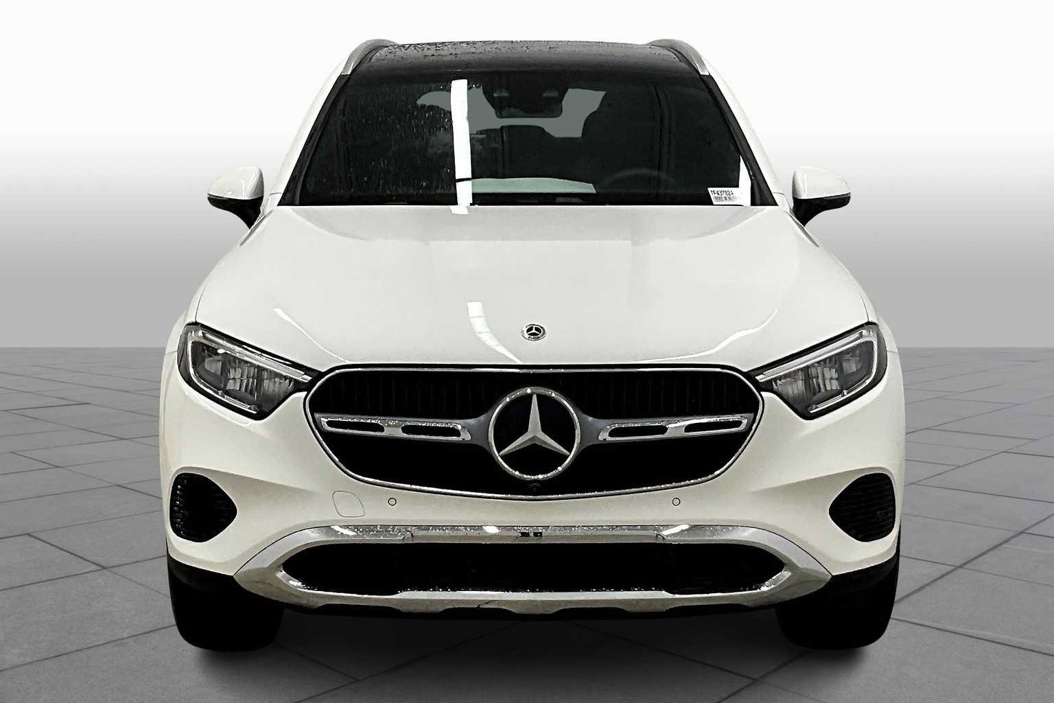 Used 2026 Mercedes-Benz GLC 300 image 3
